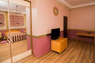 Гостиница Гостиничный Комплекс Оазис Уссурийск Стандартный двухместный номер с 2 отдельными кроватями-3